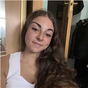 Me defino como una persona activa con buenas ideas buen carácter sociable y amante de pasar el tiempo con niños